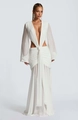 Detail van een witte chiffon maxi-jurk met taille-uitsparingen en geplooide rok - XS / Wit