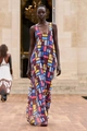Détail d'une robe longue sans manches avec imprimé géométrique vif et encolure en U profonde - XS / Imprimé Fleuri Coloré