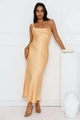 Détail d'une élégante robe longue en satin champagne avec fente latérale et plis - XS / Orange