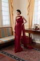 Elegante wijnrode satijnen avondjurk in zeemeerminstijl met one-shoulder detail - S / Rood