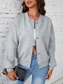 Dettaglio del bomber in maglia grigia con texture trapuntata a forma di cuore unica - S / Grigio