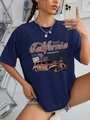 Detail van vintage California autoprint op donkerblauw oversized katoenen T-shirt - S / Marineblauw