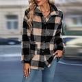 Damen Jacke mit schwarz-weißem Karomuster aus Sherpa-Stoff mit Knöpfen und langen Ärmeln - S / Dunkelaprikose
