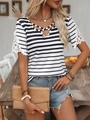 Elegante top estivo a righe bianche con maniche in pizzo e scollo a V con intagli - S / Bianco