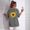T-shirt grigia oversize da donna con stampa di girasoli e farfalle sul retro - S / Grigio
