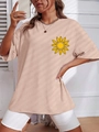 T-shirt da donna ampia color albicocca con girocollo e stampa di girasole - Albicocca