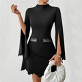 Elegantes schwarzes Langarmkleid mit geschlitzten Ärmeln, Strasssteinen und Wellensaum - S / Schwarz
