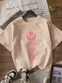 Beiges T-Shirt mit Rundhalsausschnitt und rosa Sonnen- und Mondgrafik auf Holzparkett - S / Khaki