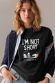 Damen T-Shirt in Schwarz mit Pinguin-Spruch unter einem dunkelblauen Sakko kombiniert - S / Schwarz