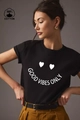 Zwart katoenen dames t-shirt met hartjesprint en de tekst Good Vibes Only erop - S / Zwart