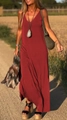 Dettaglio di abito lungo rosso scuro con scollo a V e taglio ad H senza maniche estivo - Rosso