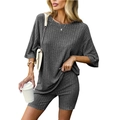 Dunkelgraues Rippstrick-Set für Damen mit Oversize-T-Shirt und Radlerhose im Set - L / Schwarz und Grau