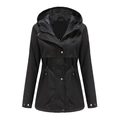 Chubasquero negro para mujer con capucha, cintura con cordón y botones metálicos - S / Negro