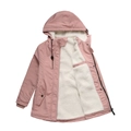 Détail d'une parka rose clair montrant la doublure en laine d'agneau et la capuche - Rose
