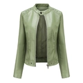 Detailaufnahme der silbernen Kegelnieten und Metallreißverschluss der grünen Lederjacke - S / Matcha-Grün
