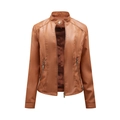 Détails d'une veste en cuir marron avec col montant et fermetures à glissière en métal - S / Camel