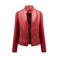 Détail de la veste en cuir rouge avec col montant, bouton pression argenté et fermetures - S / Bordeaux
