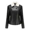Detailansicht der schwarzen Kunstlederjacke mit weißem Pelzkragen und Metallreißverschluss - XS / Schwarz