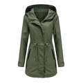 Detalle de la parka de algodón verde militar con cordón ajustable y cierre doble - Verde Militar