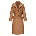 Detail van een karamelkleurige PU-leren trenchcoat met klassieke revers en tailleriem - camel