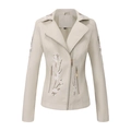 Détails de broderie florale sur le revers et la manche d'un blouson en similicuir beige - S / Blanc Cassé