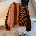 Giacca in pile leopardata da donna con chiusura a bottoni e fodera in finta pelle scamosciata - S / Stampa Leopardata