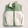 Gilet in pile sherpa verde salvia e crema con cerniera lampo e tasche a contrasto - S / Verde