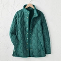 Détails d'une veste matelassée vert foncé avec motif oignon et boutons-pression dorés - S / Vert