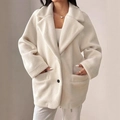 Damen Mantel aus weißem Fleece mit Reverskragen und lockerer Passform für den Winter - S / Gebrochenes Weiß