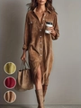 Dames corduroy overhemdjurk in koffiebruin met borstzakken en witte knopen voor herfst - S / Tan
