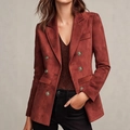 Elegante baksteenrode suède blazer met dubbele rij metalen knopen voor dames - S / Bordeauxrood