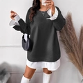 Felpa girocollo grigio scuro con stratificazione di camicia bianca da donna - L / Grigio
