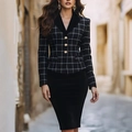 Blazer da donna slim fit a quadri bianchi e neri con revers in velluto e bottoni dorati - S / Nero