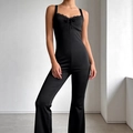 Nauwsluitende zwarte jumpsuit voor dames met kanten rand, V-hals en trekkoord - S / Zwart