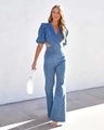 Eleganter Jeans-Jumpsuit in Mittelblau mit Puffärmeln und Taillen-Ausschnitten - S / Hellblau