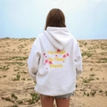 Détail d'un sweat à capuche oversize avec broderie florale et slogan imprimé au dos - S / Blanc
