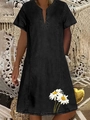 Abito da donna nero in denim con scollo a V, stampa a margherite e maniche corte - S / Stampa Margherita (Stampa 2)