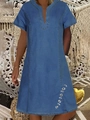 Dettaglio del ricamo di margherite bianche su abito a trapezio blu stile denim - S / Ricamo Margherita Colorata Blu