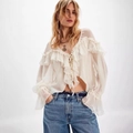 Blusa de gasa de diseño francés con volantes y cordones, top corto de manga larga color crema - S / Blanco