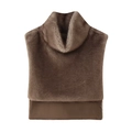 Detail eines braunen Webpelz-Stehkragens mit glattem Saum für den Winter-Kälteschutz - S / Braun