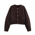 Gros plan détaillé du cardigan en maille marron foncé avec boutons métalliques dorés - S / Haut Café