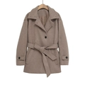 Dettaglio cappotto elegante in finta lana con collo a rever e cintura regolabile donna - XS / Kaki