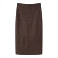 Vue détaillée d'une jupe midi en faux suède marron foncé avec coutures verticales - S / Jupes