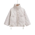 Giacca trapuntata da donna con collo alto, cuciture a onda e coulisse regolabile - XS / Bianco