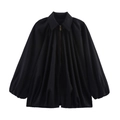 Detailansicht der schwarzen Oversize-Puffjacke mit Plissee-Stoff und Metallreißverschluss - Schwarz