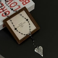 Collana lunga gotica con ciondolo a croce e cuore d'argento e perline nere - Stile Cuore Argento con Perline Nere