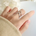 Anello aperto a V minimalista in argento in acciaio inossidabile lucido per uso quotidiano - Taglia 6 Aperto Regolabile / Acciaio Doppio Strato