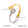 Nahaufnahme des zweifarbigen Armreifs mit Sonnenstrahl-Scheiben und Zirkonia-Inlay - Xz-b20214