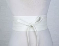 Elegant white faux leather obi belt with lychee texture and a stylish bow tie closure - White