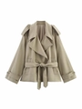 Detail van een kaki trenchcoat met dubbele rij knopen en een bijpassende tailleriem - S / Khaki